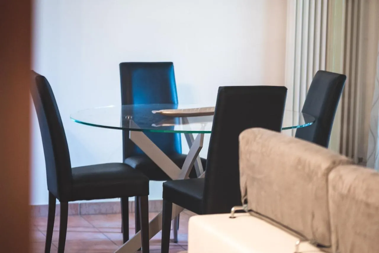 Wolf House - Peschiera Holiday - Jacuzzi Privata Peschiera del Garda