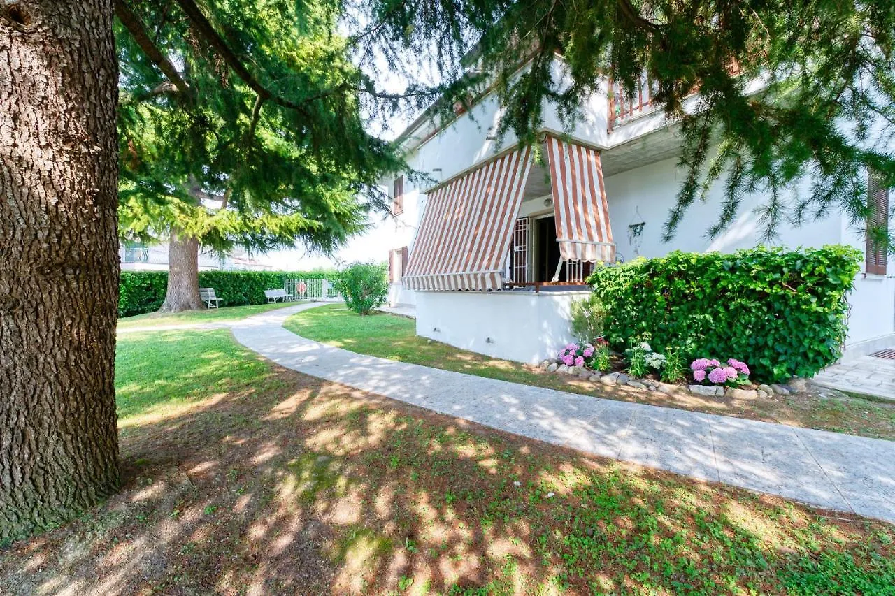 Appartamento Wolf House - Peschiera Holiday - Jacuzzi Privata Peschiera del Garda Italia